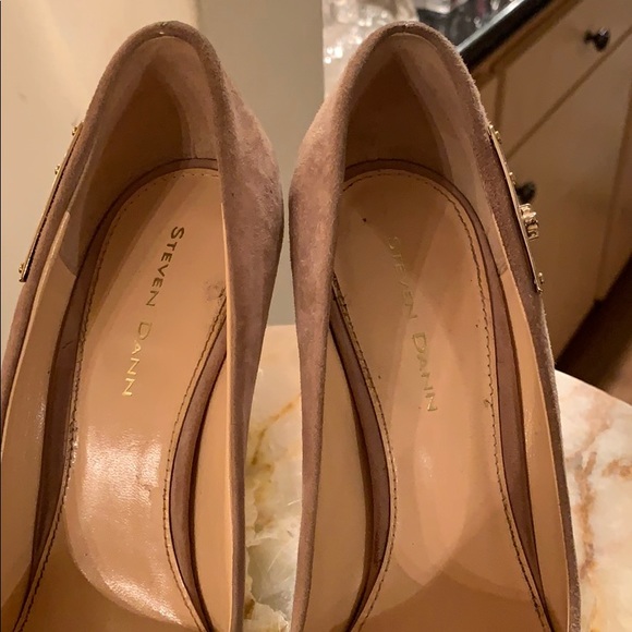 Original Steven Dann  suede pumps w gold hardware - Picture 4 of 4